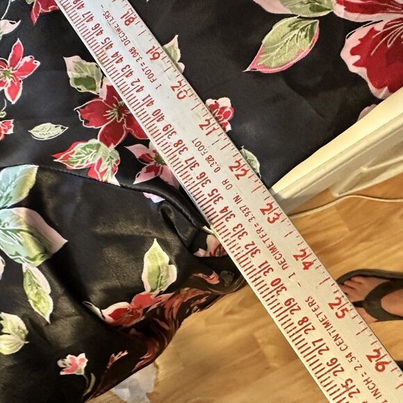 Adonna Womens Black and Red Floral Lightweight Robe Size Medium - Picture 9 of 11